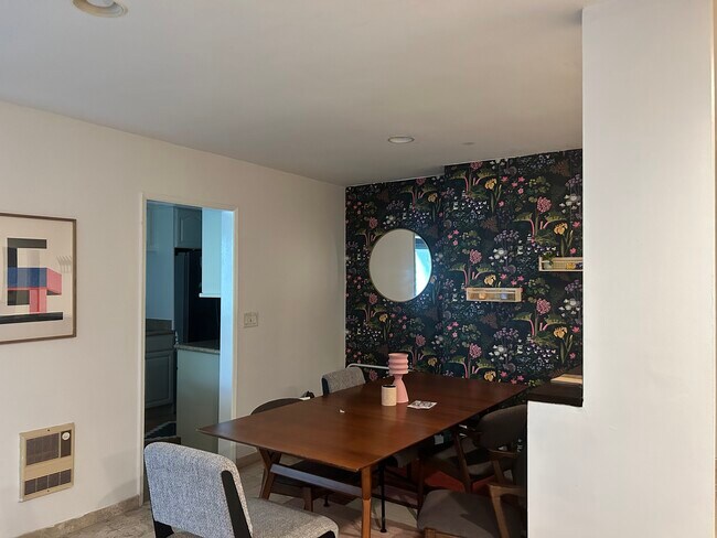 Comedor abierto amueblado con capacidad para 6 personas - 5651 Sumner Way