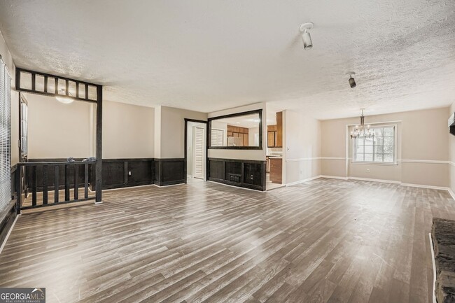 Building Photo - 2932 Marsh Ln SW