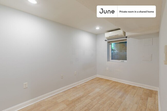 Foto del edificio - Private bedroom in 2 bed/1 bath Home