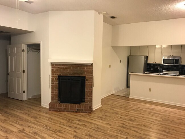 Building Photo - Three Bedroom Near Vet School!