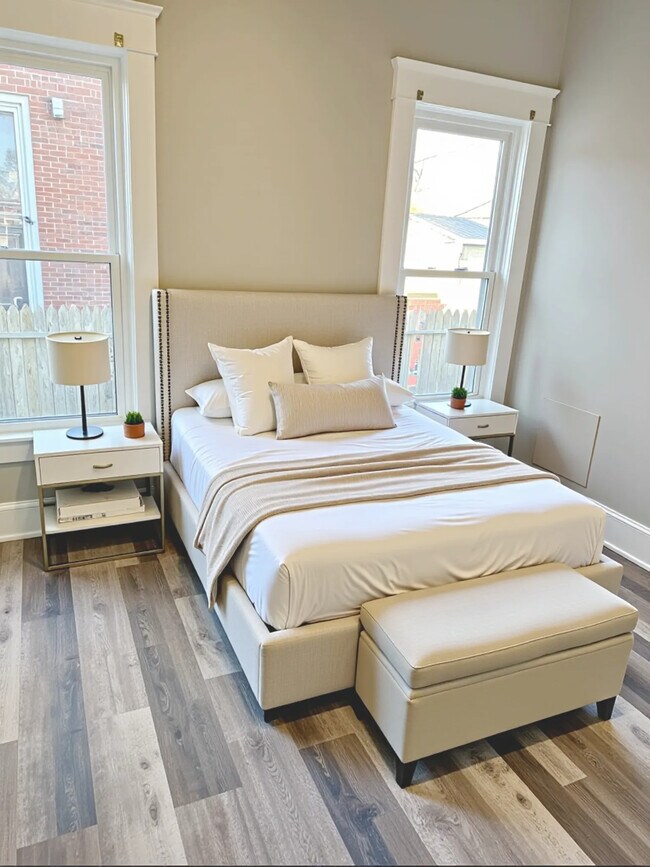 Foto del edificio - 1185 W 8th St