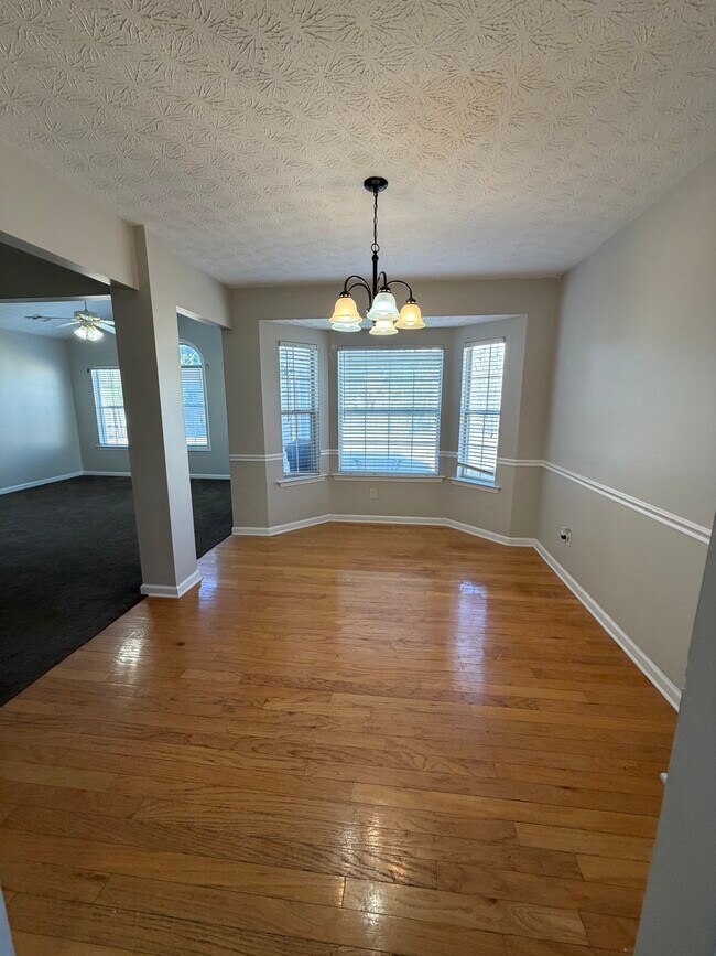 Foto del edificio - 1100 Longford Ct