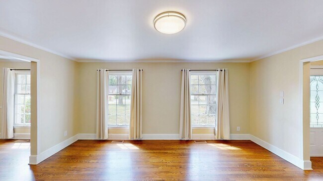 Foto del edificio - 6821 View Way Dr