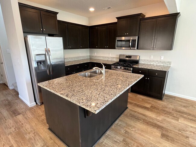 Foto del edificio - Three Bedroom House in SE Bend