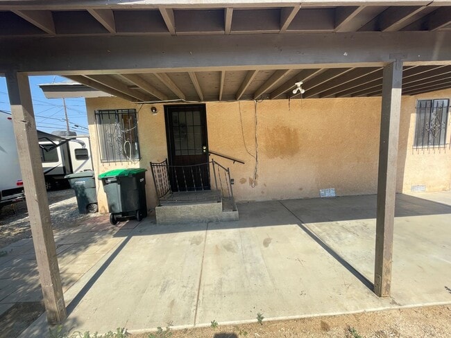 Building Photo - 1 Bed | 1 Bath | 720 Sq Ft | Detached Sing...