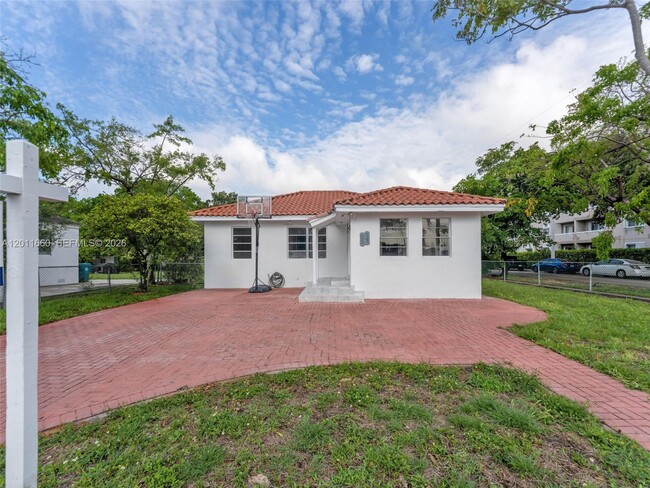 Foto del edificio - 520 NW 32nd Pl