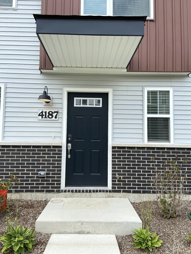 Foto del edificio - 4187 Calder Ln
