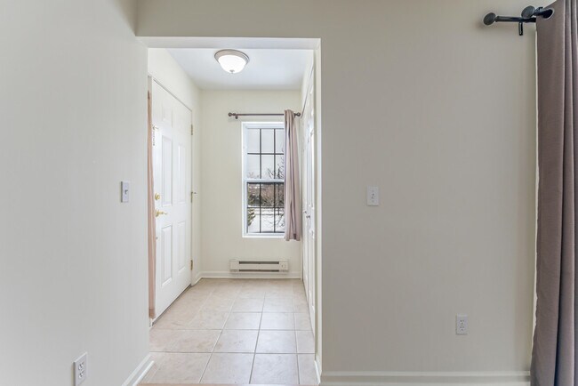 Foto del edificio - 120 W Oakbrook Dr