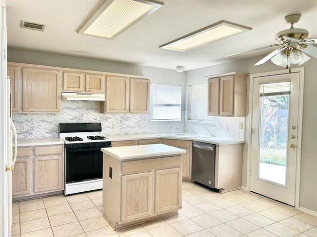 Foto del edificio - 3138 Jazz St