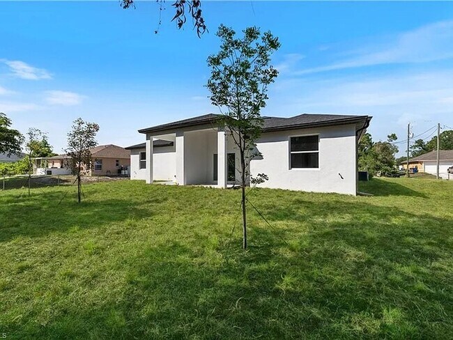 Foto del edificio - Charming 3BR House in Lehigh Acres