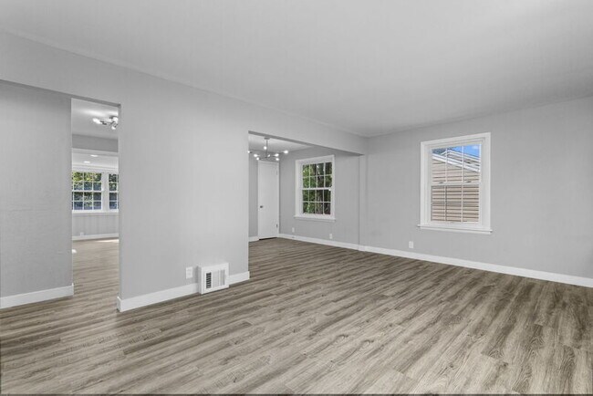 Building Photo - 1122 Roxton Dr