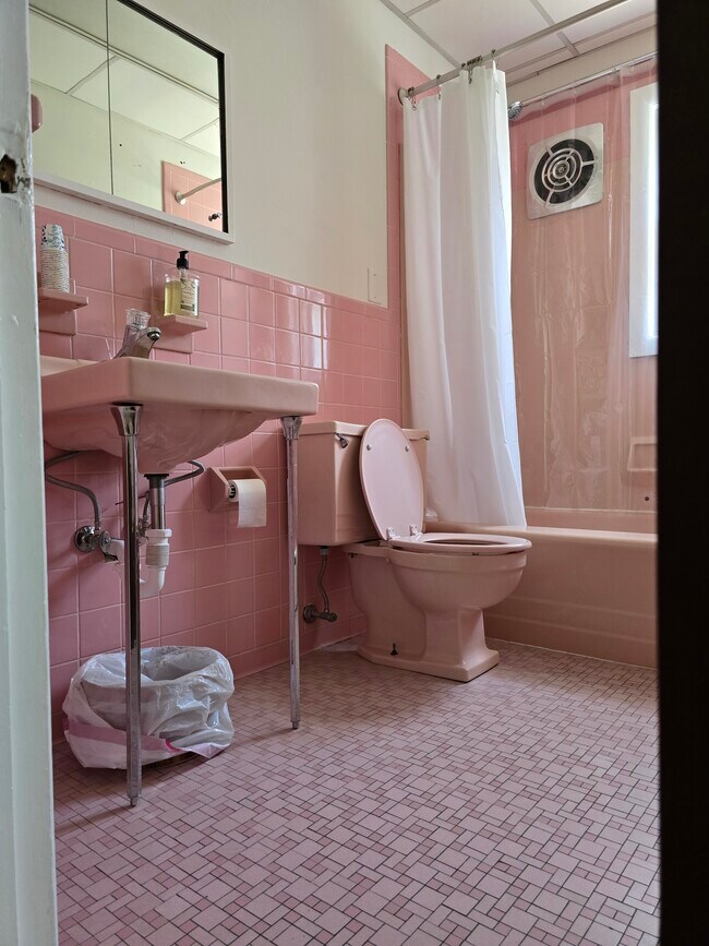 Bathroom - 90 Dogwood Ln