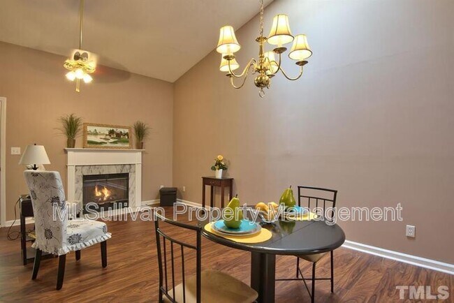 Building Photo - 118 Forest Oaks Dr