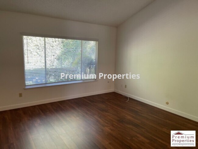 Foto del edificio - 949 San Simeon Dr