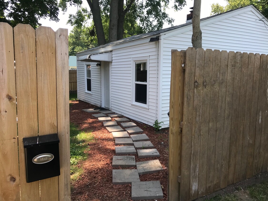 Foto principal - 205 S Lynn St
