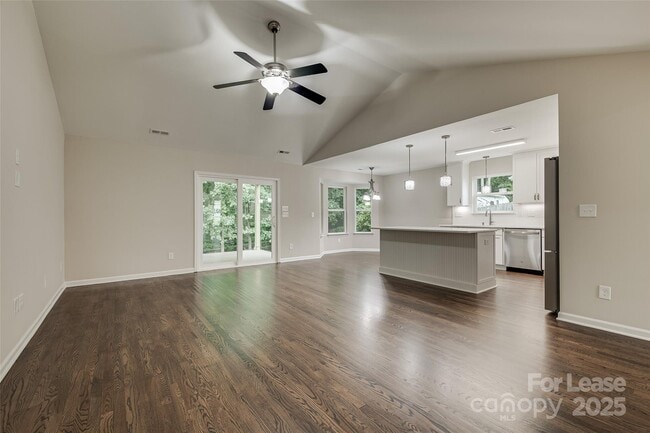 Building Photo - 4624 Waterbell Ln