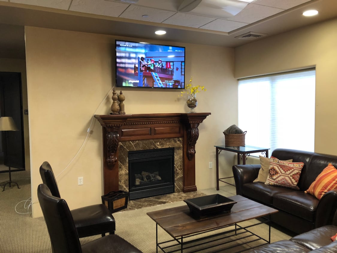 Primary Photo - Large 2 bed / 1 bath Condo on North End of...
