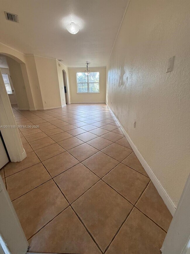Foto del edificio - 5470 NW 107th Ave