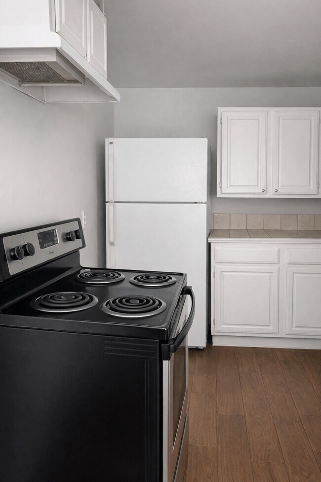 Building Photo - 1901-1940 40th St