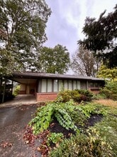Building Photo - 908 Shreiner Ave