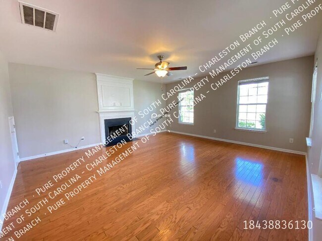 Foto del edificio - Gorgeous 3bed/3bth with screen porch/balco...