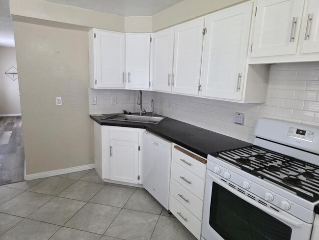 Building Photo - 709 E 1300 N St