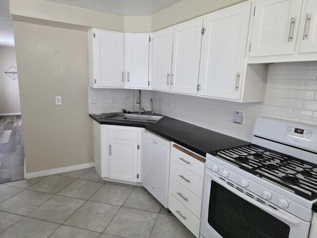 Foto del edificio - 709 E 1300 N St