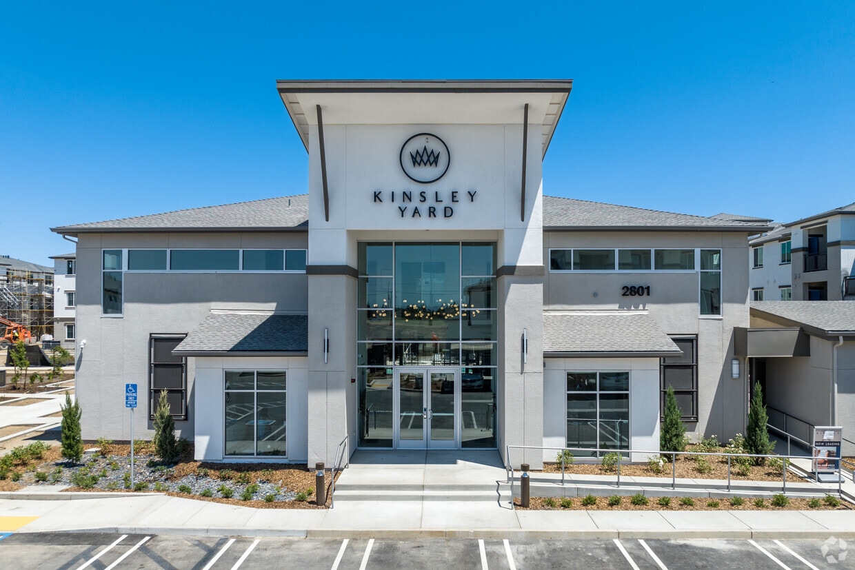 Kinsley Yard Apartments in Modesto, CA