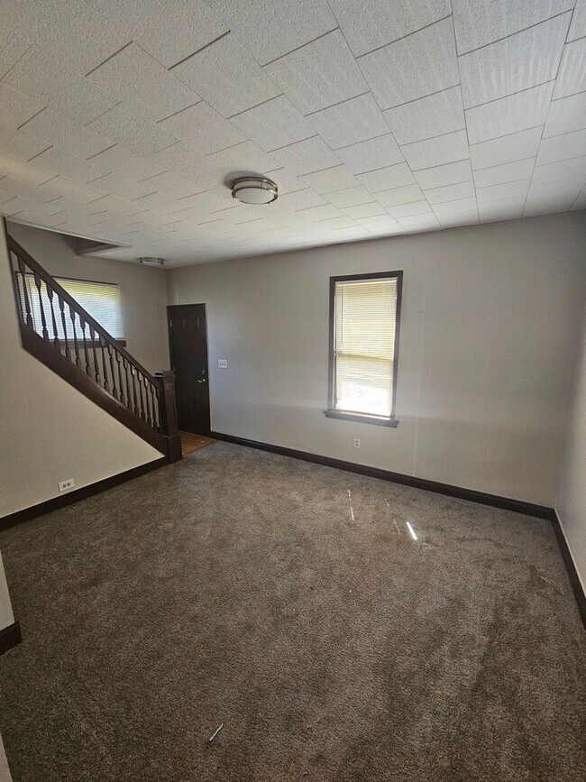 Building Photo - Sackett3621
