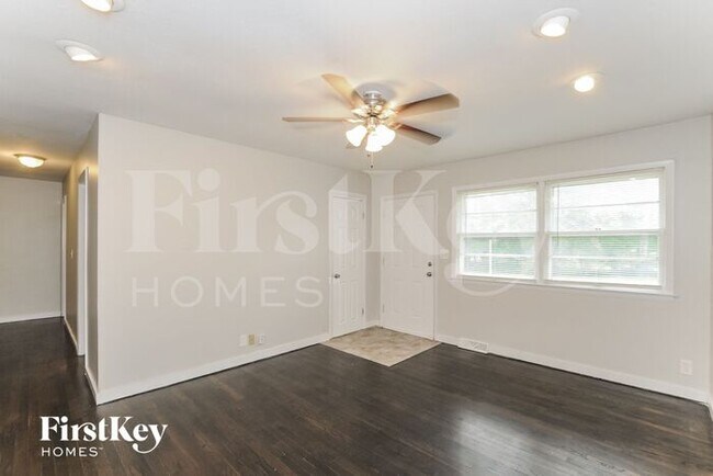 Foto del edificio - 9723 James A Reed Rd