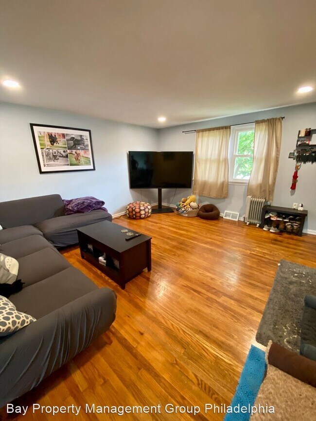 Building Photo - 3 br, 1 bath House - 721 S Penn St