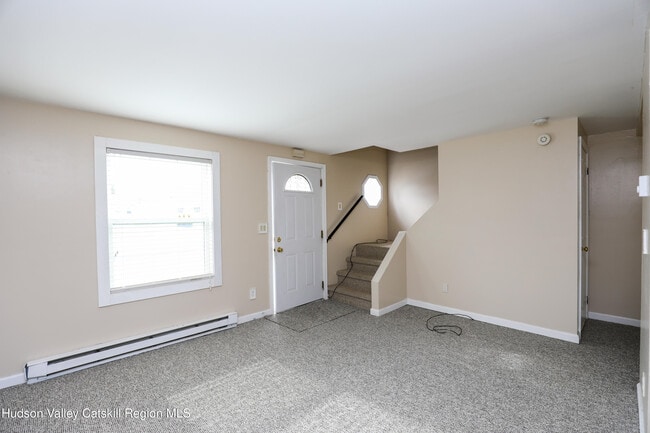 Building Photo - 120 Hinsdale St