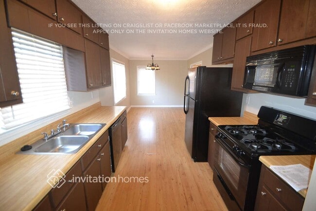 Building Photo - 4609 Iroquois Trail NW