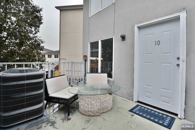 Foto del edificio - 622 Fairview Ave