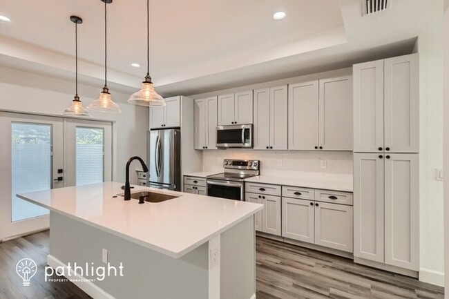 Building Photo - 3045 Union Street N, St. Petersburg, FL, 3...