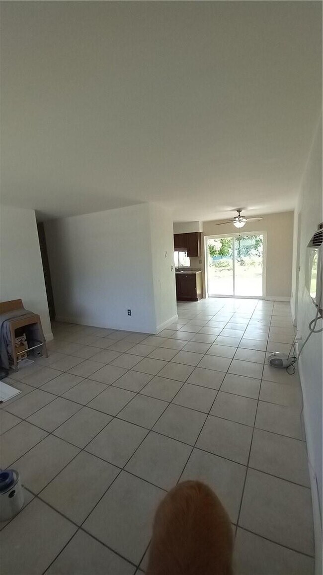Foto del edificio - 330 NW 38th St