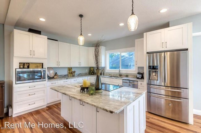 Foto del edificio - 5 br, 3.5 bath House - 1010 Riverside Dr.