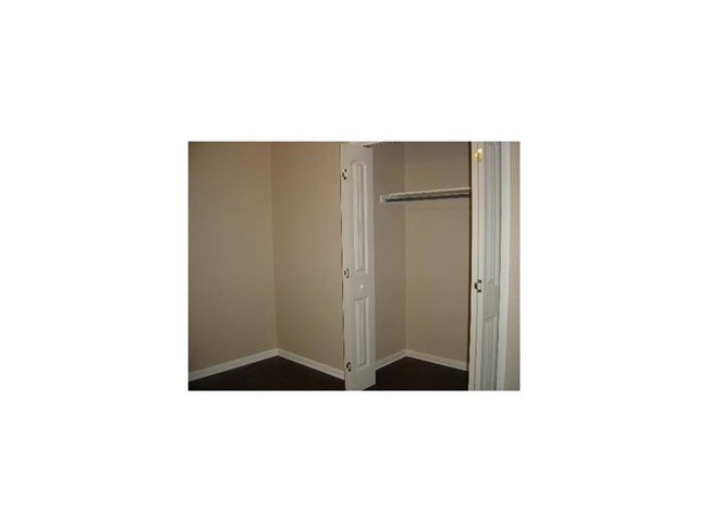 Building Photo - 4613 Raintree Blvd