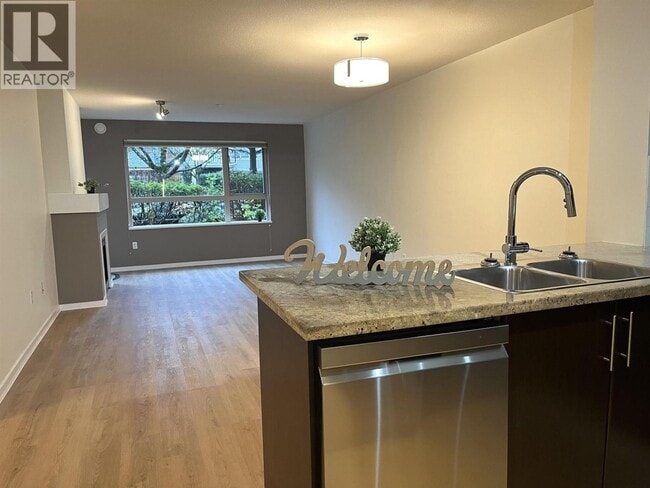 Photo du bâtiment - 700 Klahanie Dr