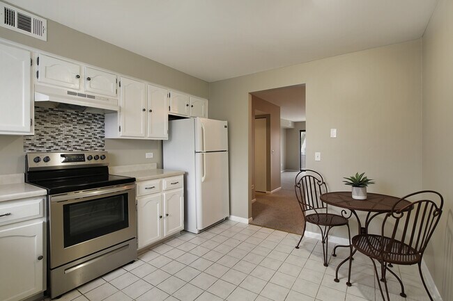 Building Photo - 3256 Sanders Rd