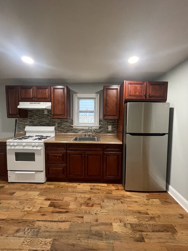 Primary Photo - 116 E 7th Rd