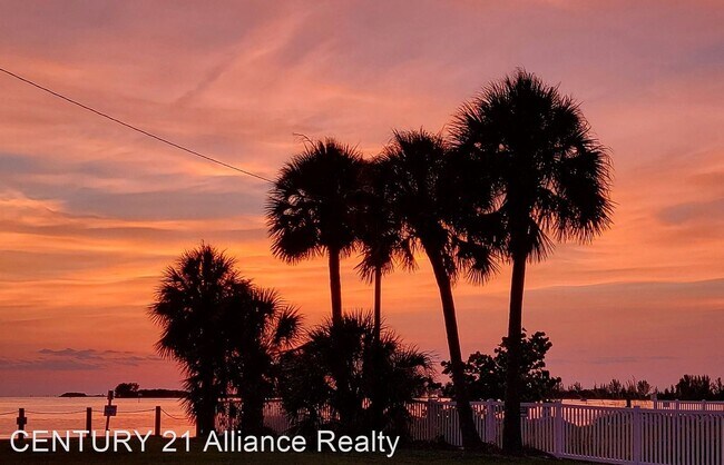 Building Photo - 3 br, 2.5 bath House - 3195 Gulf Winds Circle