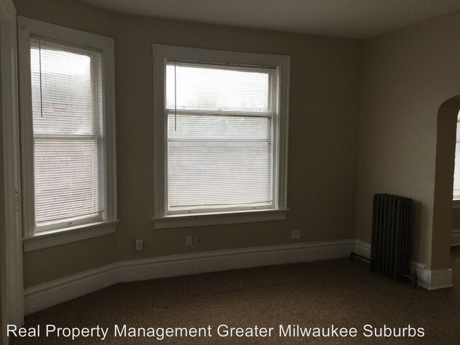 Building Photo - 823 S 11th St