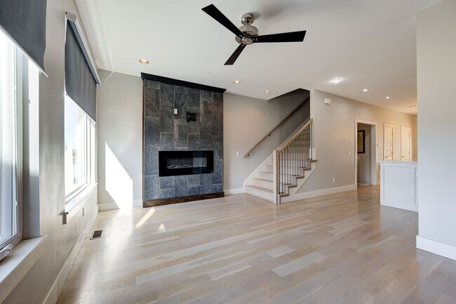 Building Photo - This luxurious 2BD/3BTH townhome in the he...