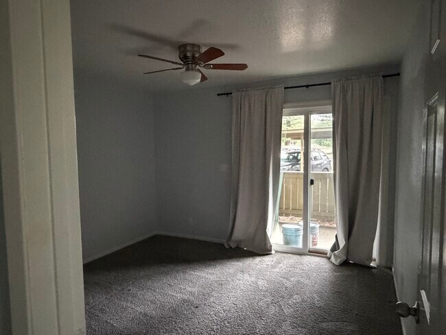 Sala de estar - 720 Sunrise Ave