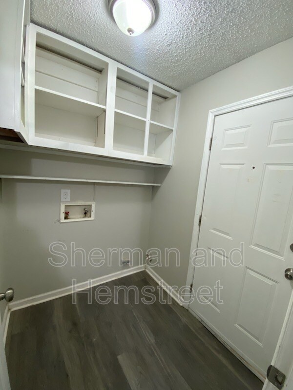Building Photo - 3032 Libby Dr