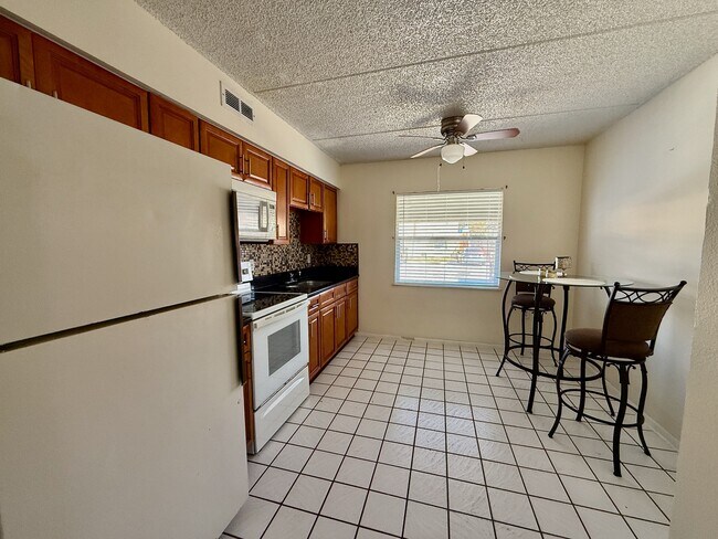 Foto del edificio - 698 Michigan Ct