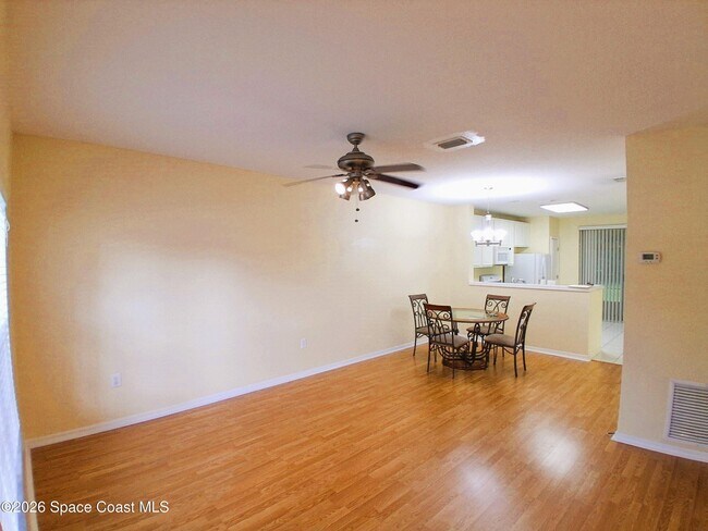 Foto del edificio - 1335 Hampton Park Ln