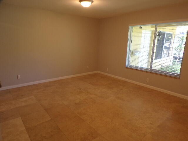 Foto del edificio - 2210 NE 36th St