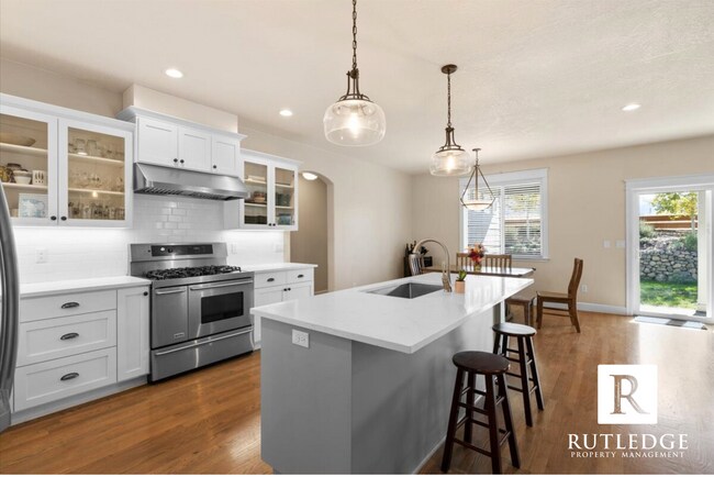 Foto del edificio - STUNNING 4 Bed/3.5 Bath Home in Talent!!!